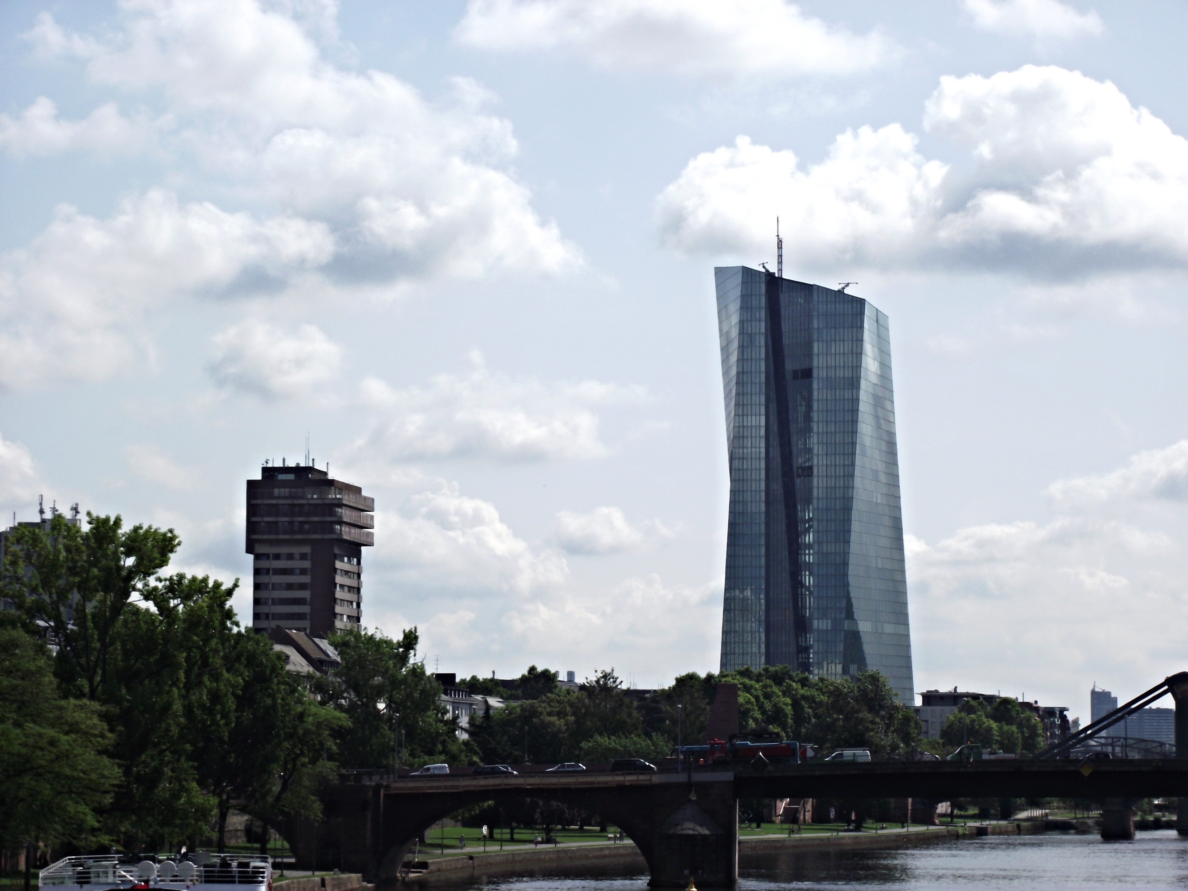 EUR/USD faces the ECB at key support as Lagarde takes centre stage