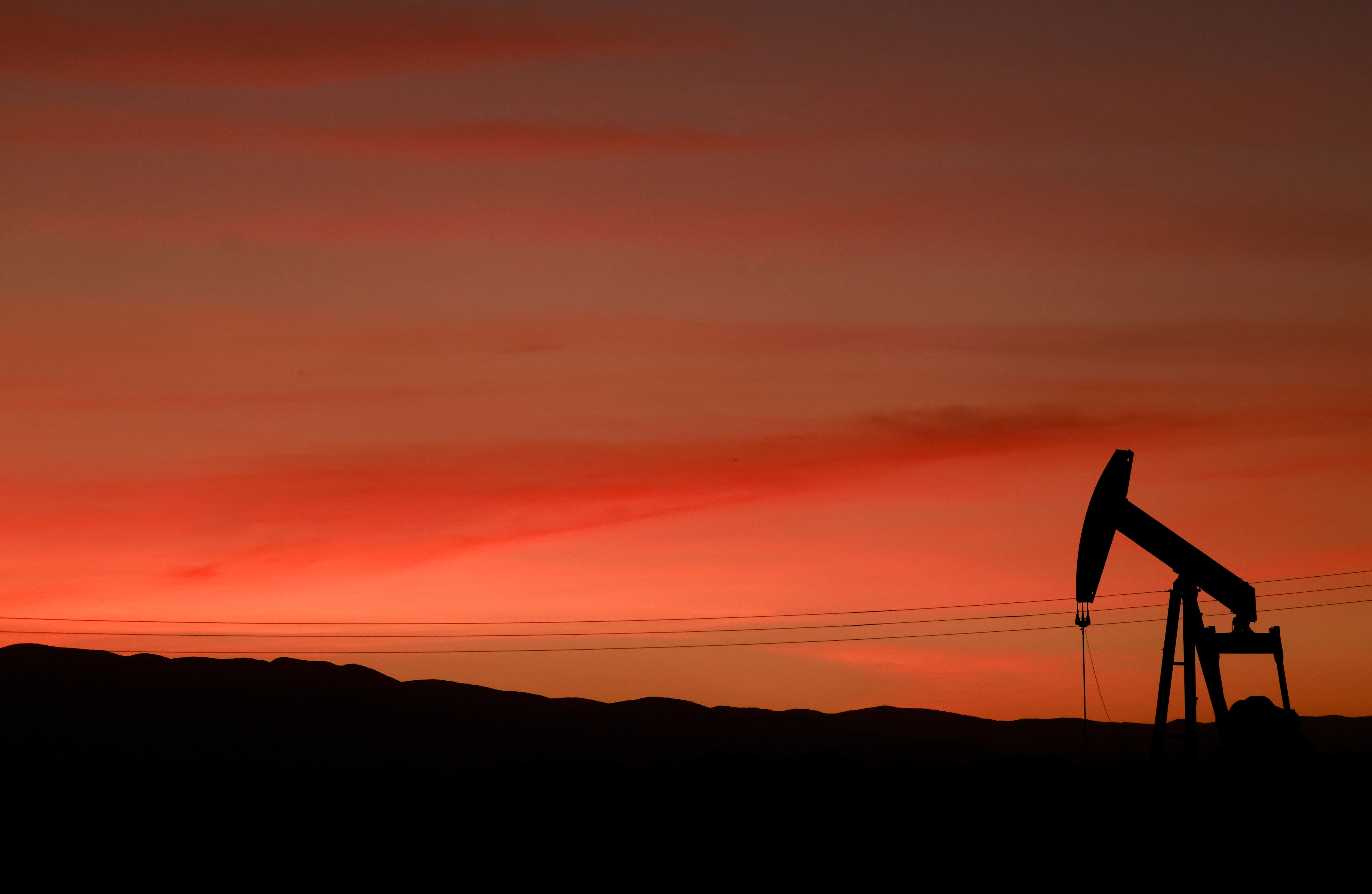 Brent oil nears key technical level