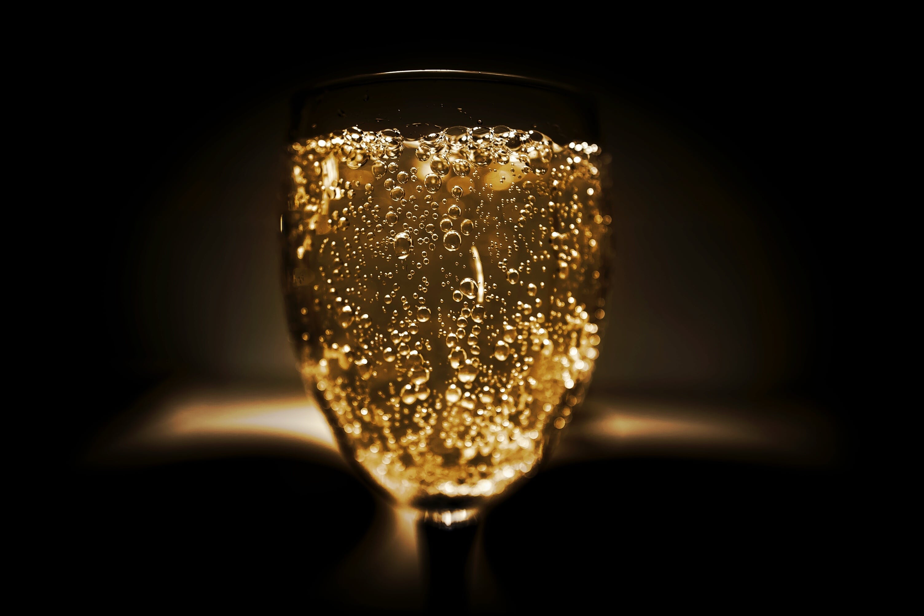 champagne glass pexels