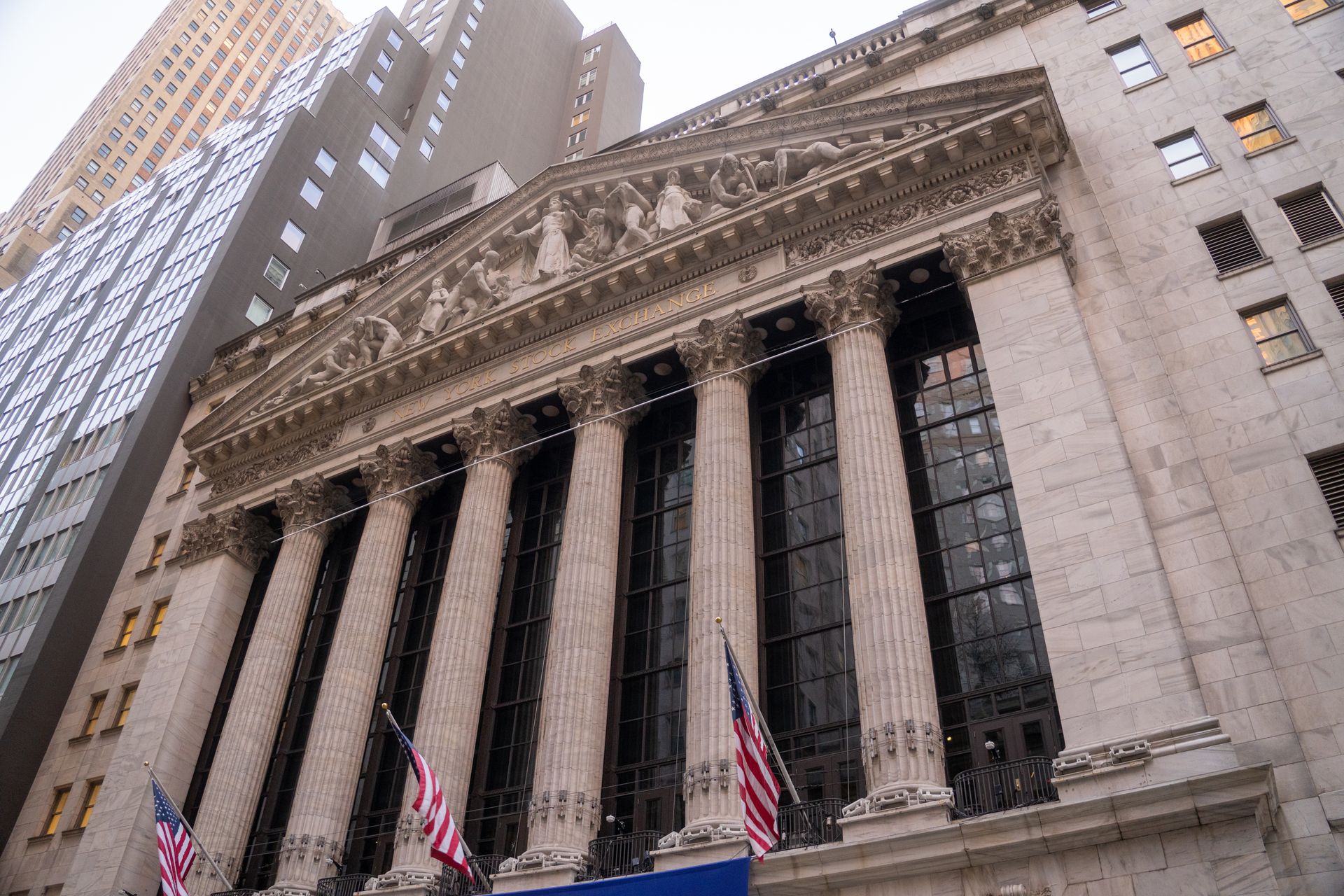 ADP and NFP to decide whether USD strengthens or gold and bitcoin rebound