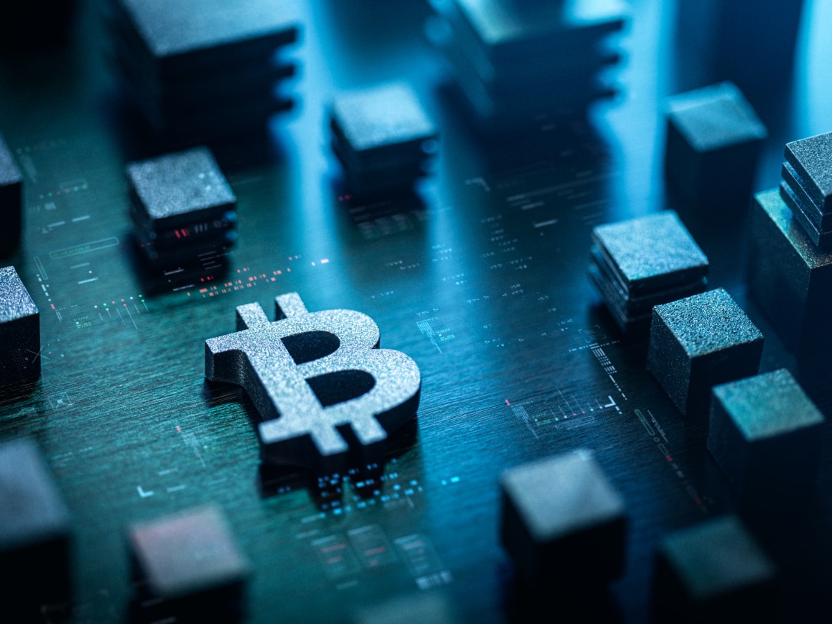 7 best crypto trading strategies for beginners - Hero Image