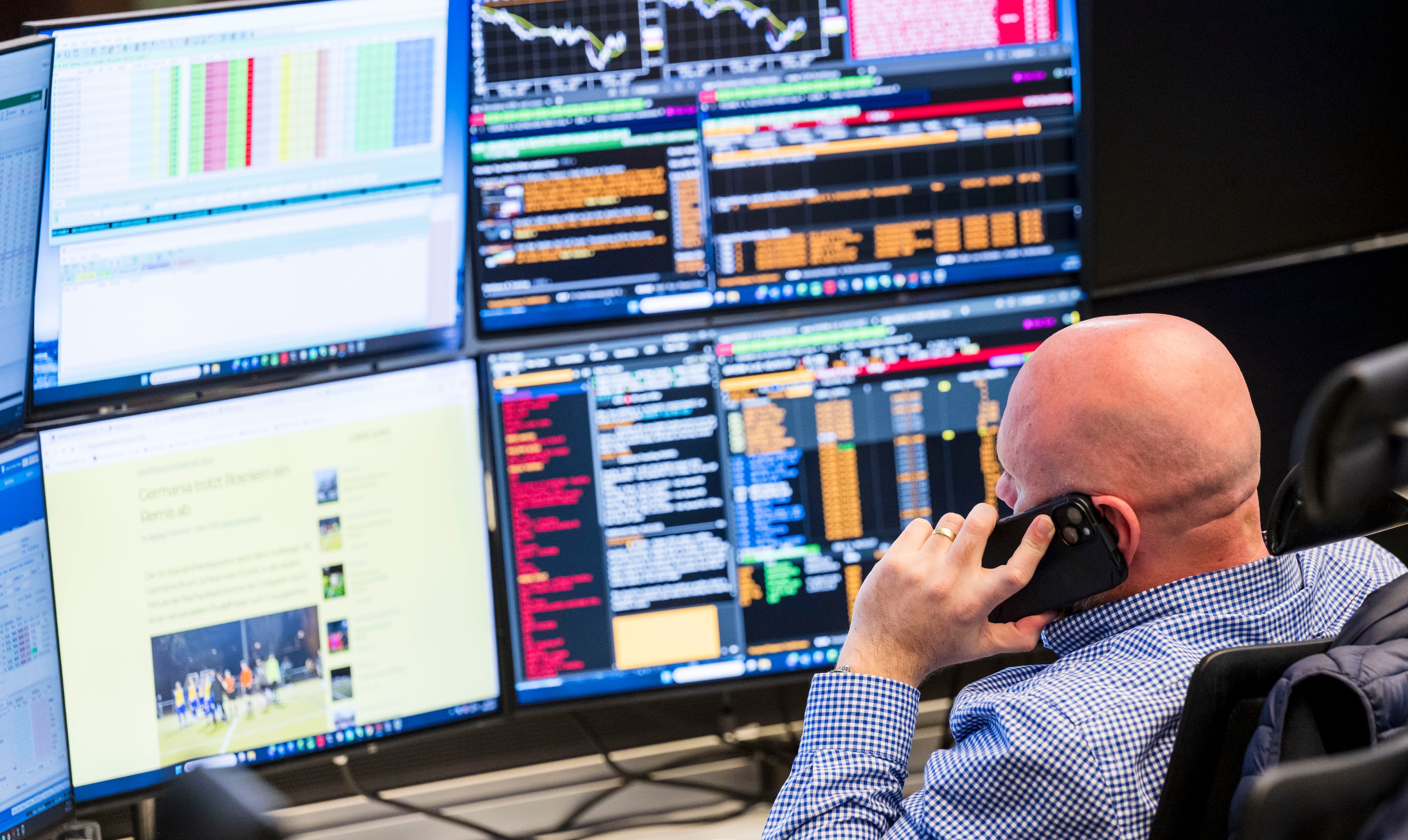 DAX pauses after rally as peace hopes meet reality, oil stays above $100 and US jobs data loom