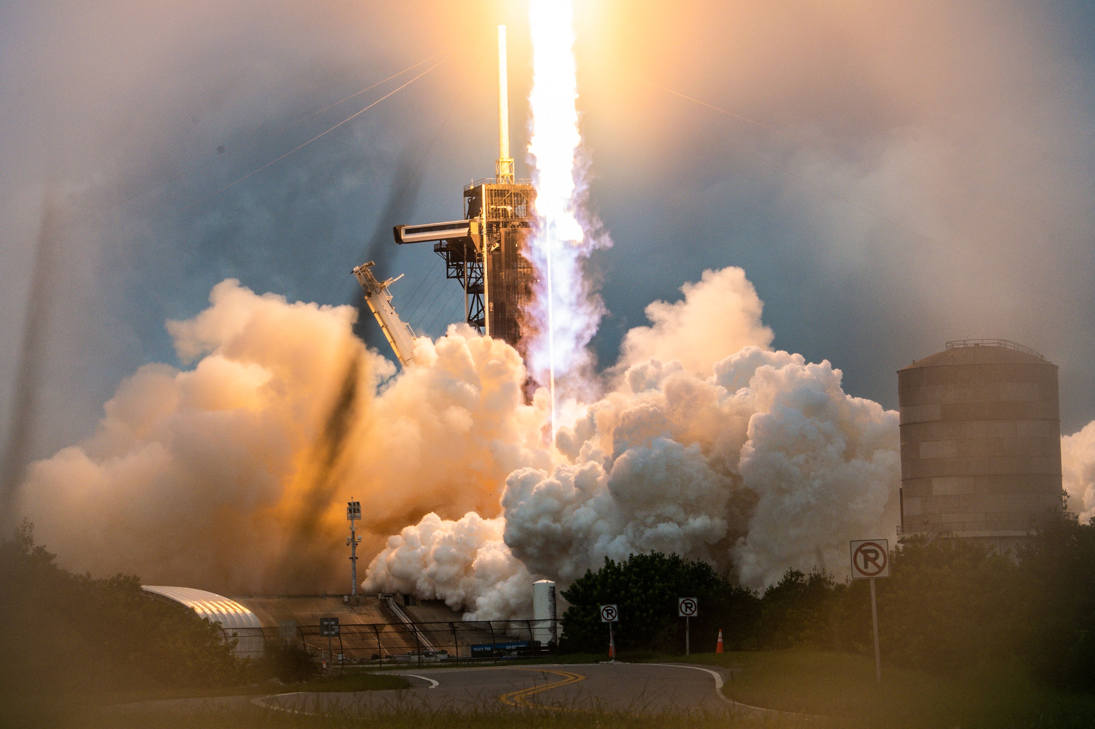 SpaceX Falcon Heavy rocke launches from NASA's Kennedy Space Center