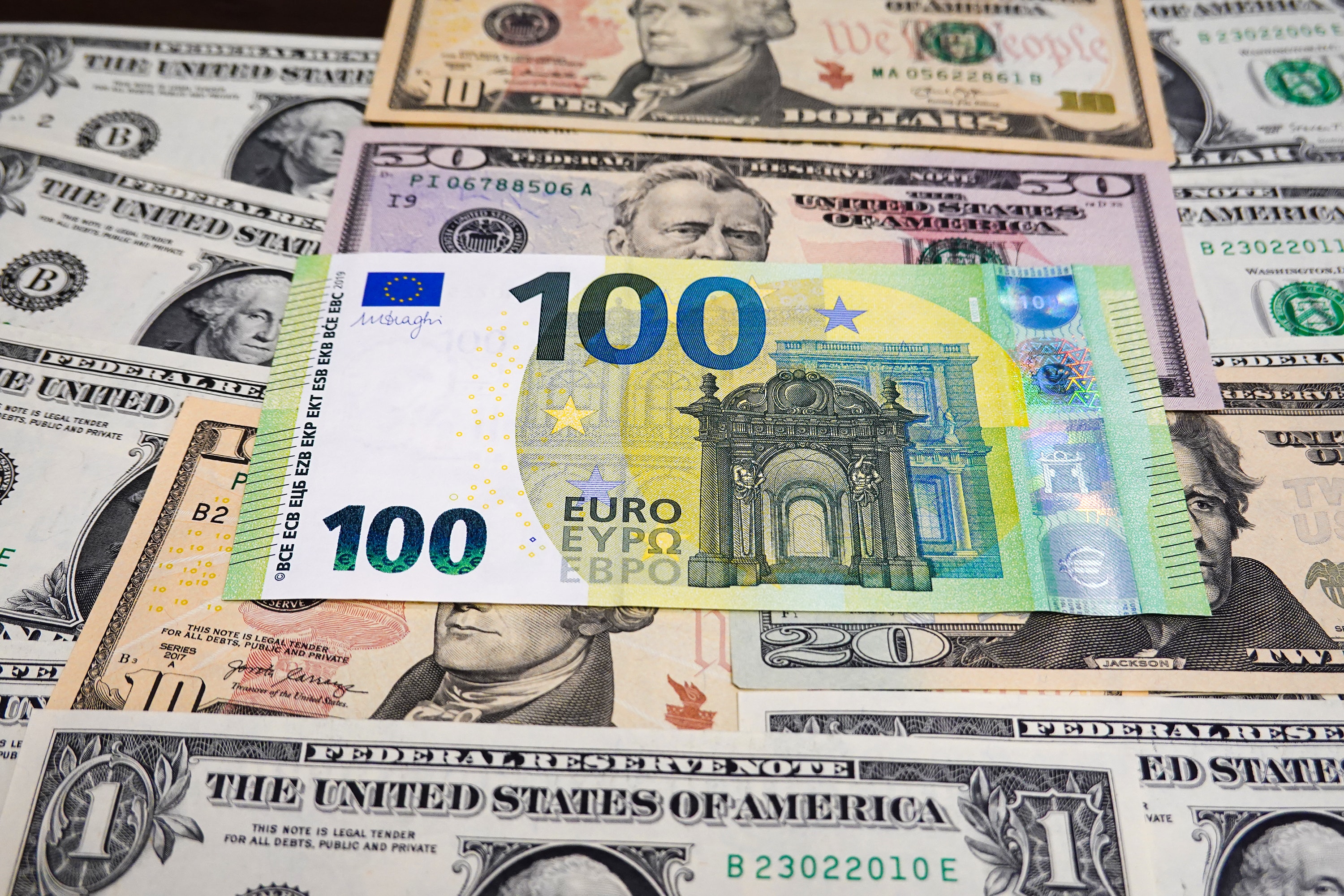 EUR/USD faces a critical test before US jobs report