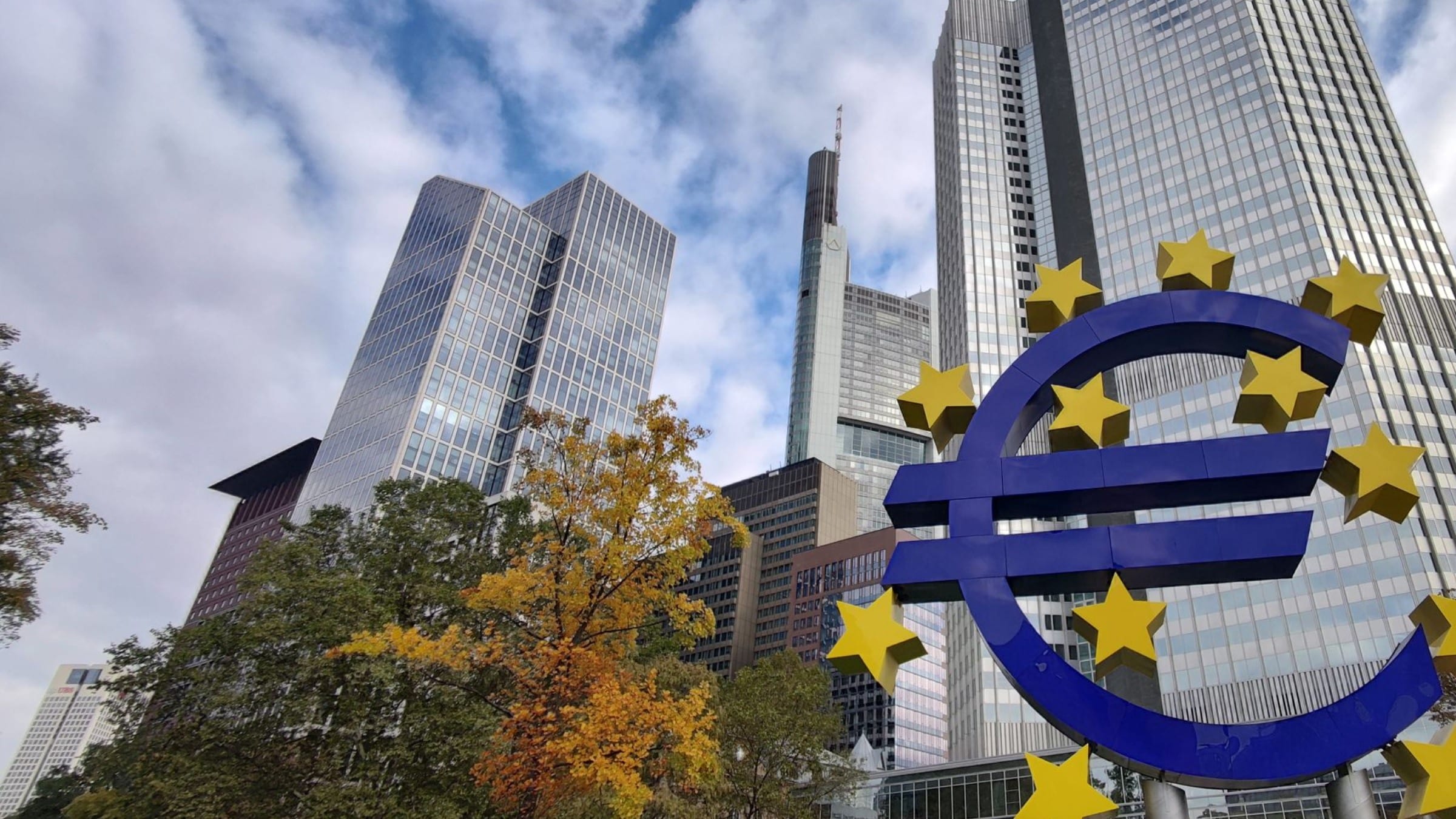 DAX keeps record high in sight as investors avoid profit-taking